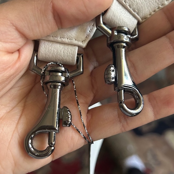 Detachable Cream Leather Shoulder Strap - All Over Eyes Embroidery - Picture 4 of 4